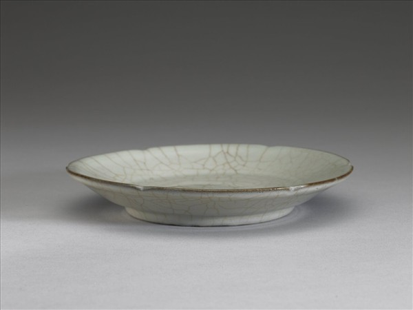 青瓷葵口碟