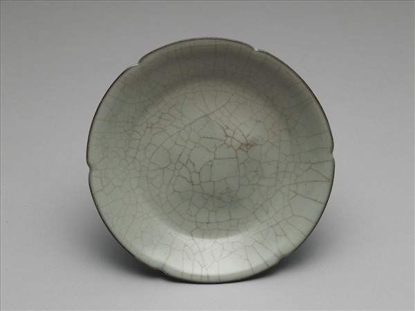 青瓷葵口碟