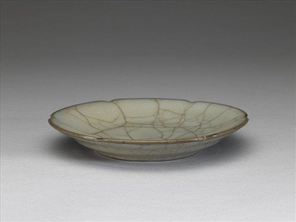 青瓷葵口碟
