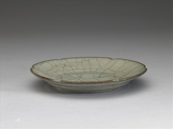 青瓷葵口碟