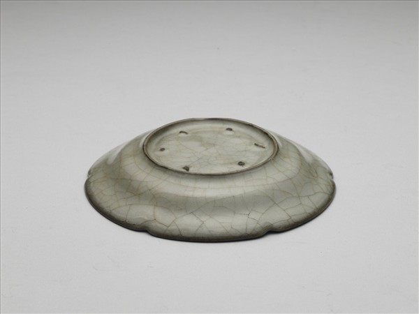 青瓷葵口碟