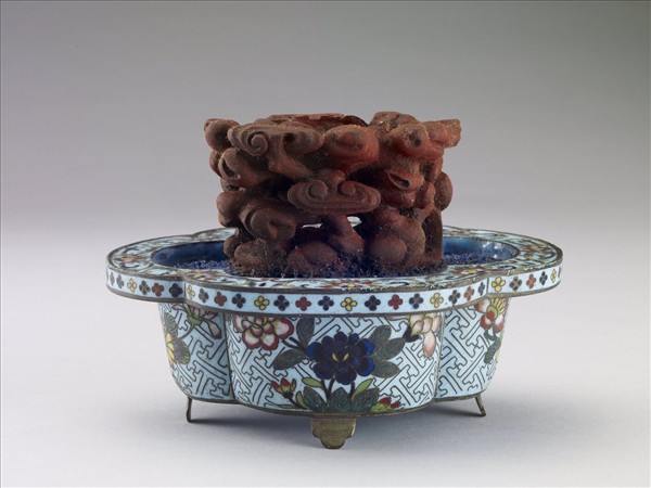 掐絲琺瑯花卉紋海棠式盆