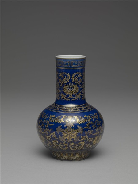 霽青釉描金番蓮紋瓶