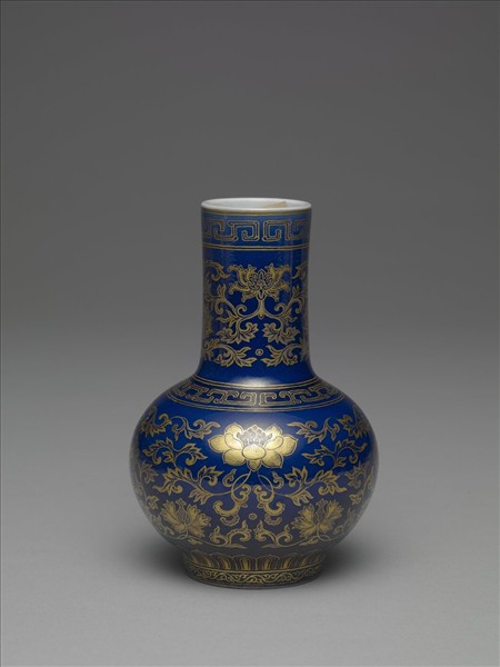 霽青釉描金番蓮紋瓶