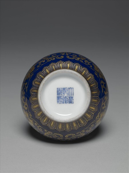 霽青釉描金番蓮紋瓶