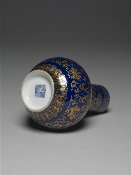 霽青釉描金番蓮紋瓶