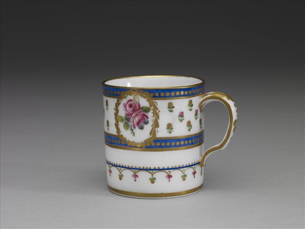 粉彩花卉單耳盃