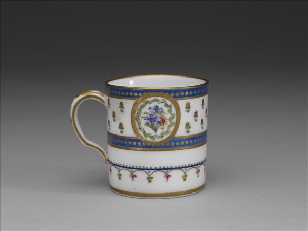 粉彩花卉單耳盃