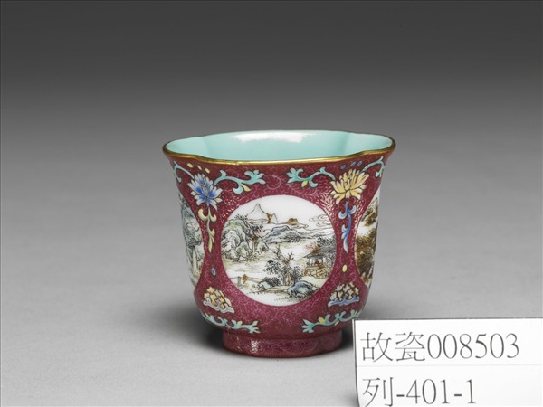 琺瑯彩紫地開光山水圖海棠式杯