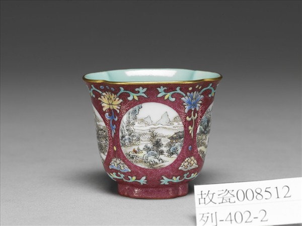 琺瑯彩紫地開光山水圖海棠式杯