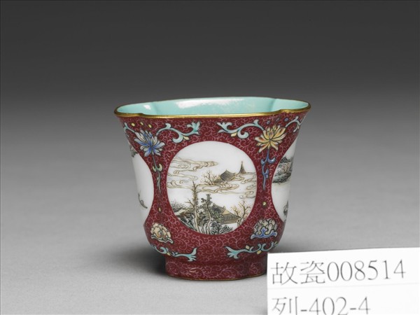 琺瑯彩紫地開光山水圖海棠式杯