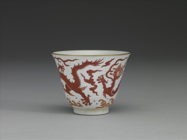 白瓷描紅雲龍紋杯