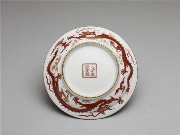 白瓷描紅雲龍紋杯托