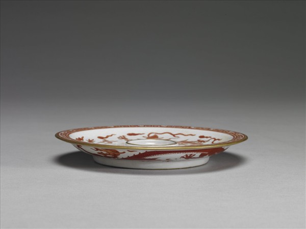 白瓷描紅雲龍紋杯托