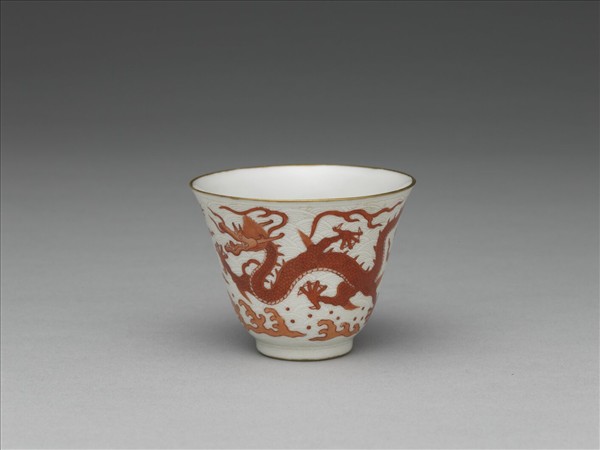 白瓷描紅雲龍紋杯