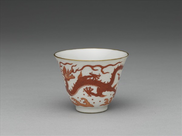 白瓷描紅雲龍紋杯