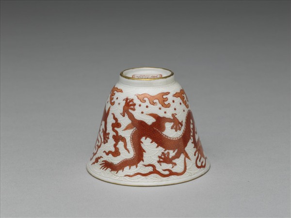 白瓷描紅雲龍紋杯