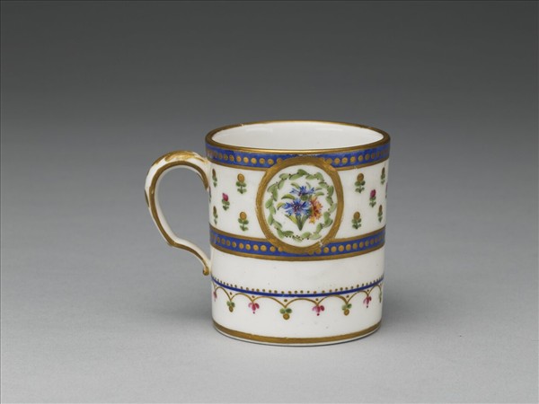 粉彩花卉單耳盃