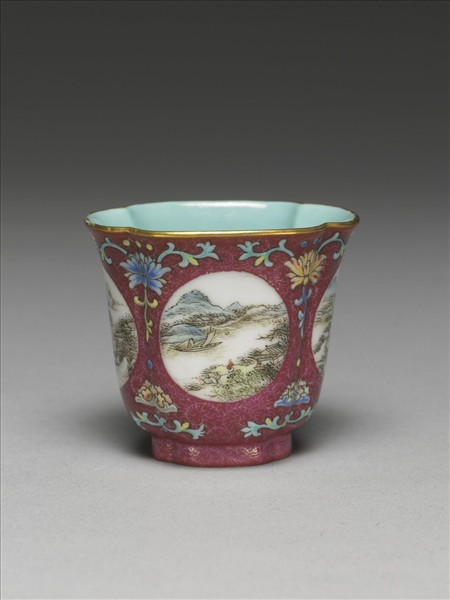 琺瑯彩紫地開光山水圖海棠式杯