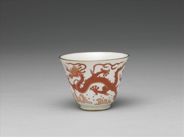 白瓷描紅雲龍紋杯