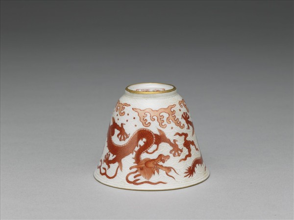 白瓷描紅雲龍紋杯