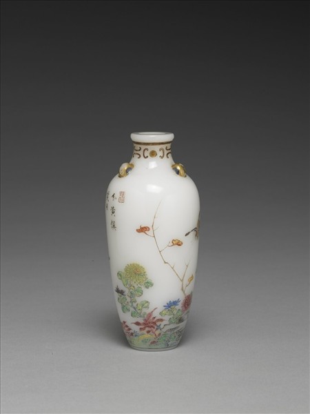 玻璃胎畫琺瑯花蝶紋瓶