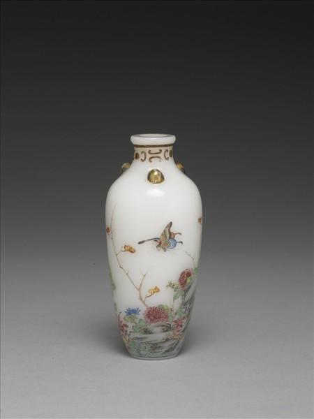玻璃胎畫琺瑯花蝶紋瓶