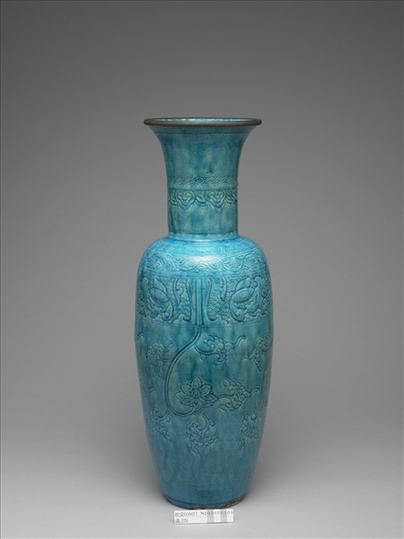 孔雀藍釉花卉紋瓶