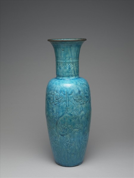 孔雀藍釉花卉紋瓶