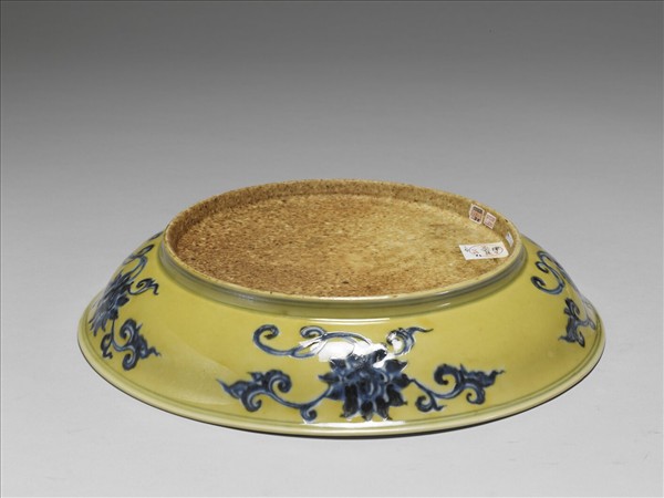 青花黃彩石榴花果紋盤