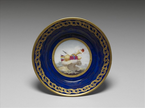 藍地描金五彩箭矛族徽碟