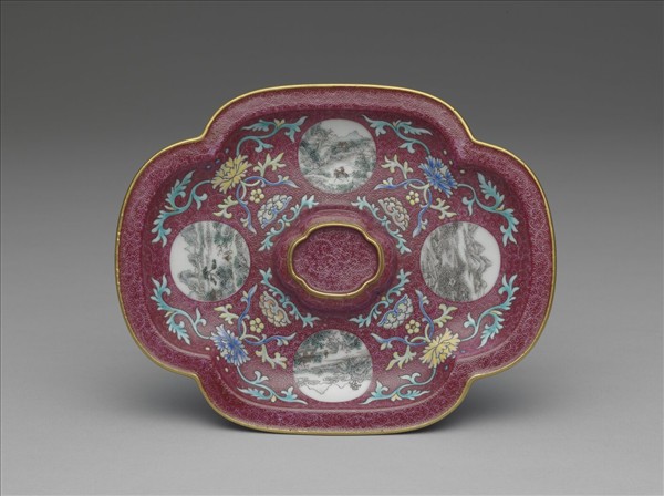 琺瑯彩紫地開光山水圖海棠式盤