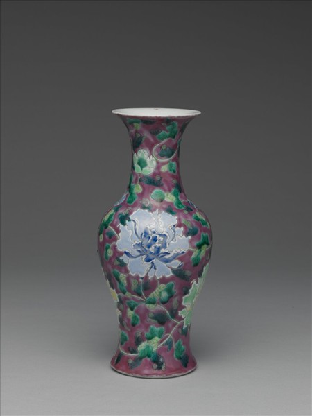 琺瑯彩牡丹紋瓶