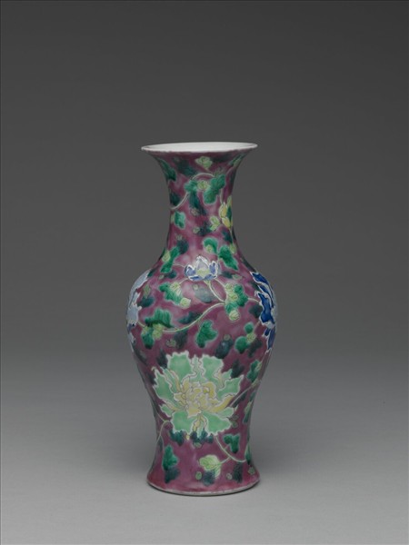 琺瑯彩牡丹紋瓶