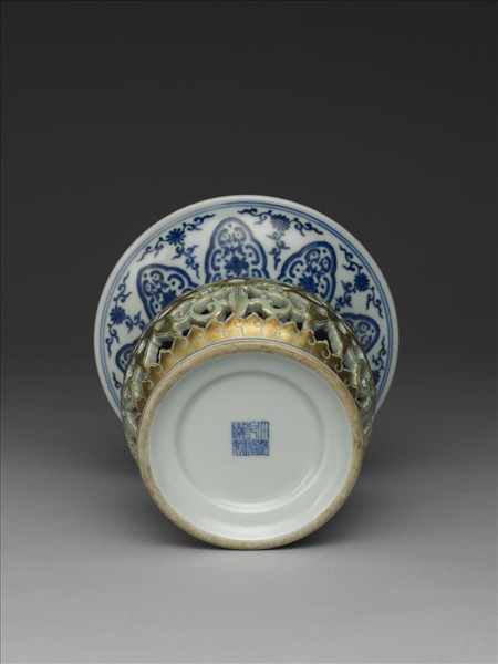 青花描金轉心渣斗