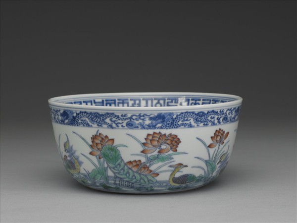 青花鬥彩蓮塘鴛鴦碗