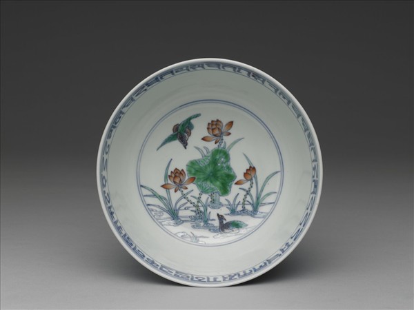 青花鬥彩蓮塘鴛鴦碗