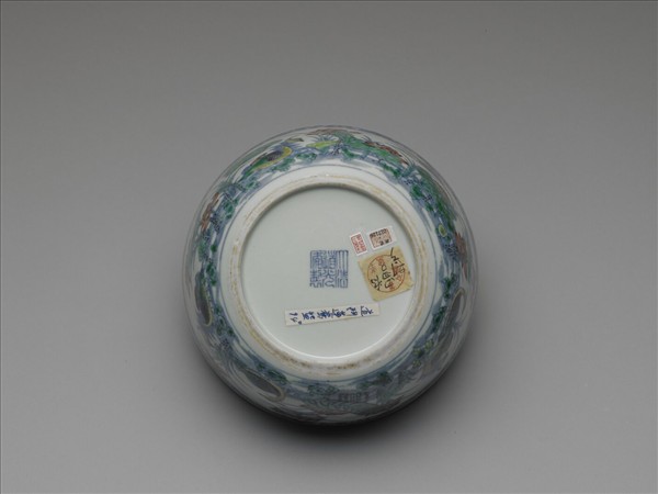 青花鬥彩蓮塘鴛鴦碗