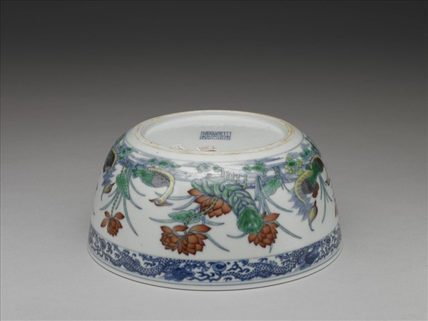 青花鬥彩蓮塘鴛鴦碗