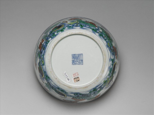 青花鬥彩蓮塘鴛鴦碗