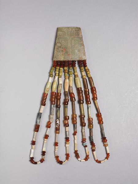 玉石牌聯珠串飾