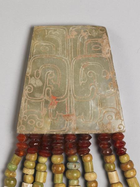 玉石牌聯珠串飾