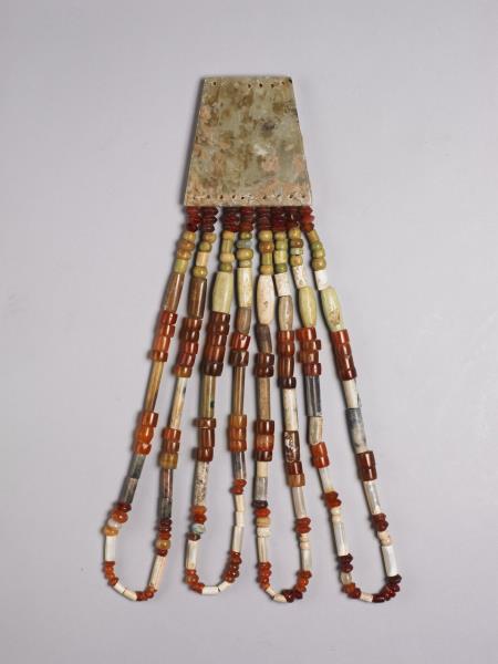 玉石牌聯珠串飾