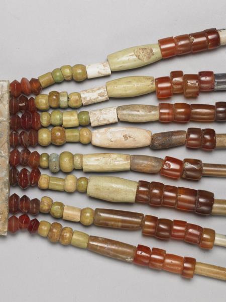 玉石牌聯珠串飾