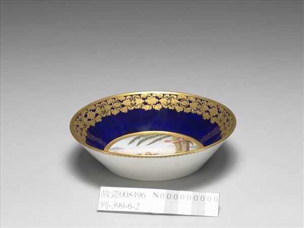 藍地描金五彩花籃徽記碟