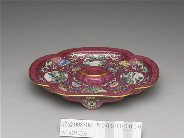 琺瑯彩紫地開光山水圖海棠式盤