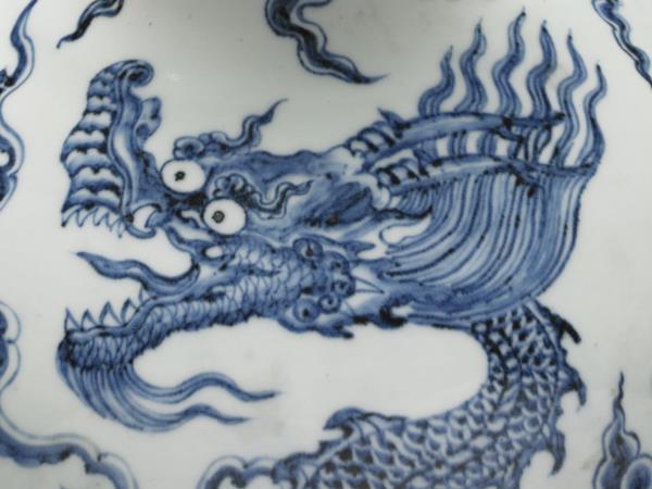 青花雲龍紋天球瓶