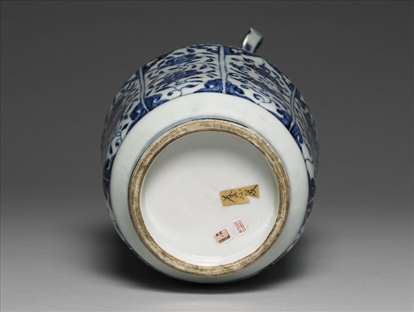 青花花卉紋長頸執壺