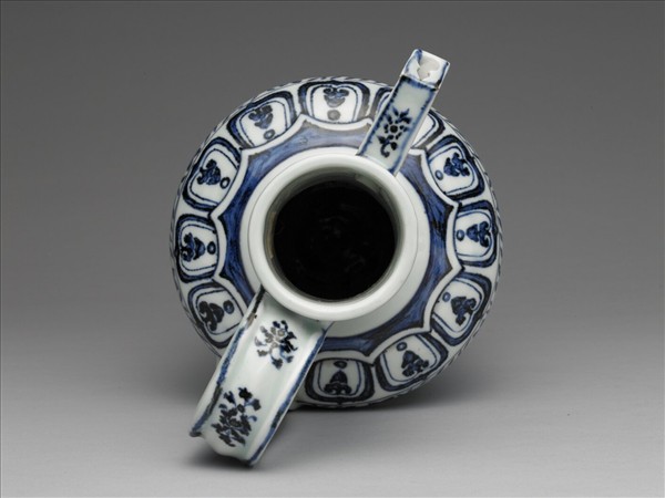 青花花卉紋長頸執壺