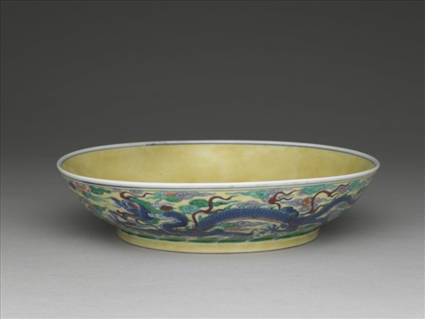 黃地五彩龍紋盤